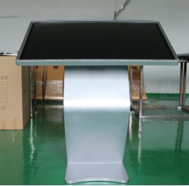 Terminal de service interactif à écran tactile prenant en charge la communication interactive avec le client et la prestation de services dans plusieurs secteurs